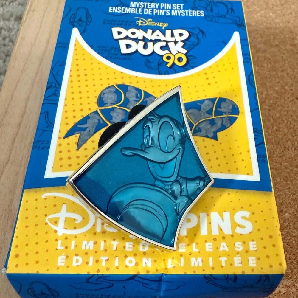 Disney’s Donald Duck 90th Limited Edition Pin - “Crazy Over Daisy”